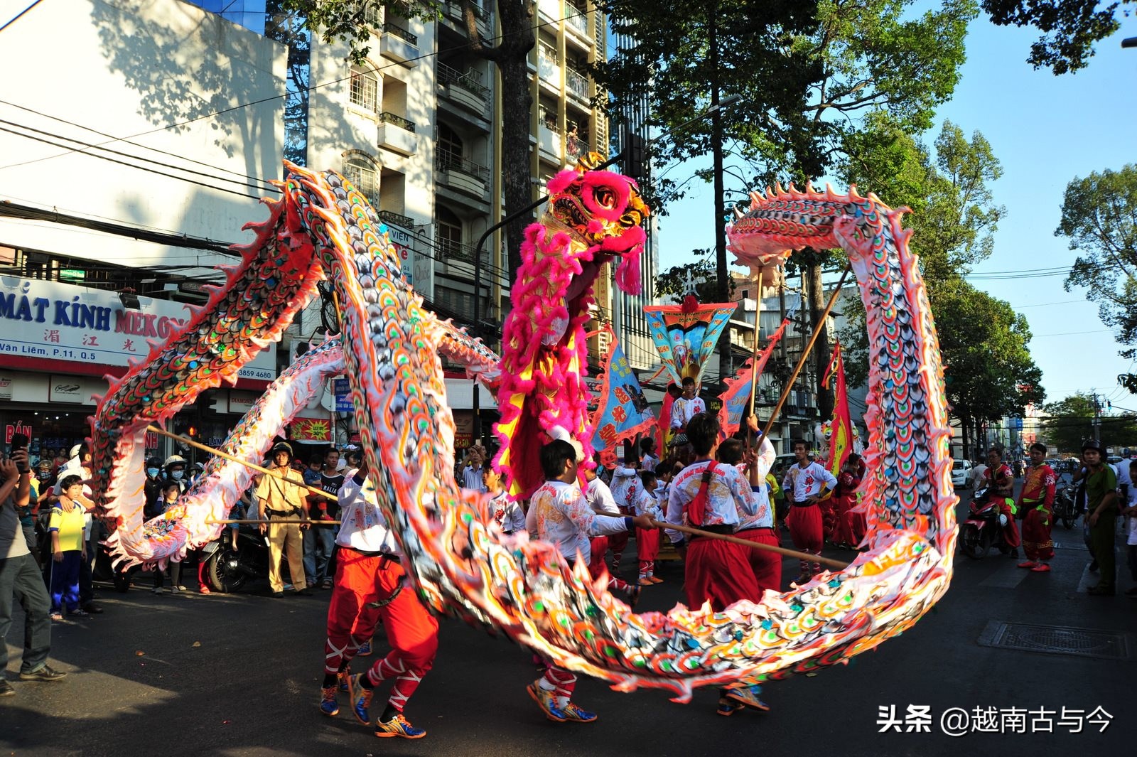 胡志明市华人元宵节被列入越南国家非物质文化遗产,华人开心庆祝