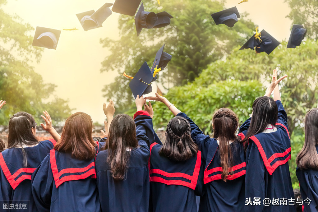 越南总理要求关闭不合格大学,表示改革教育体系,促进越南腾飞