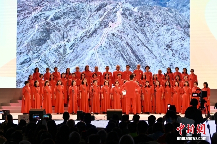 图为合唱团合唱。 <a target='_blank' data-cke-saved-href='//www.chinanews.com/' href='//www.chinanews.com/'>中新社</a>记者 李志华 摄 图为合唱团合唱。 <a target='_blank' data-cke-saved-href='//www.chinanews.com/' href='//www.chinanews.com/'>中新社</a>记者 李志华 摄